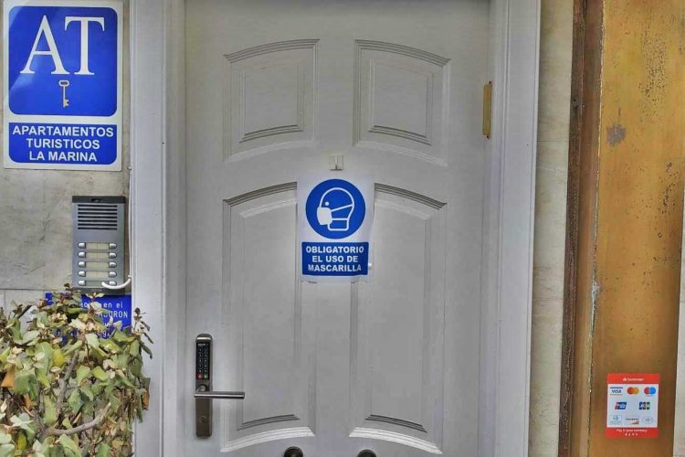 Entrada-La-Marina-Apartamentos-Turisticos-Puerta Entrada-La-Marina-Apartamentos-Turisticos-Puerta